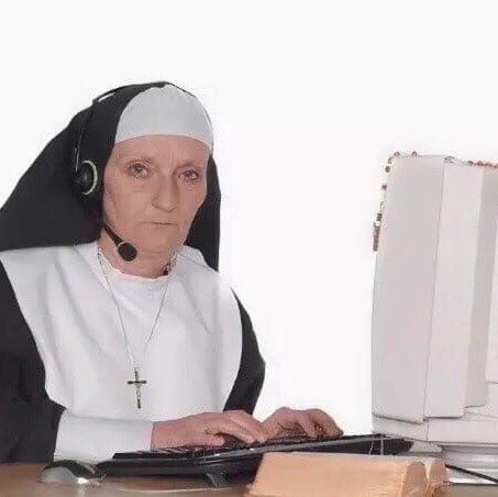 Создать мем: католическая монахиня, монашки, монашка за компьютером