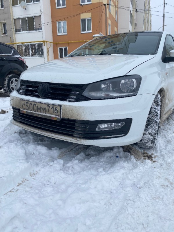 Создать мем: Toyota Mark II VII (X90), белый фольксваген поло, автомобиль фольксваген поло