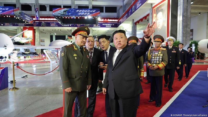 Create meme: Xi Jinping and the PLA, Kim Jong-Il , the DPRK 