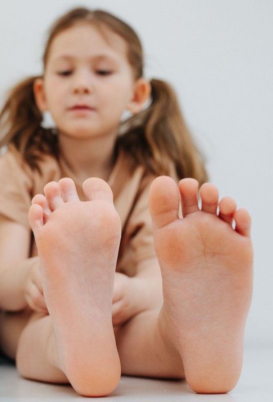 Create meme: body part, little girls' feet, bare feet