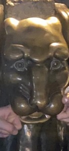 Создать мем: львы в санкт петербурге, скульптура, кошка скульптура