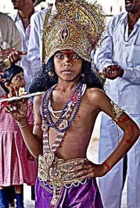 Создать мем: праздник кришна-джанмаштами в индии, индийские девушки бикини, девушки племен индии