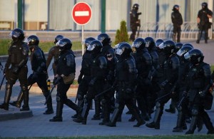 Создать мем: силовики, боец омона, силовые структуры