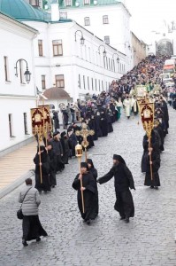 Создать мем: кресный ход упц московского патриархата, божественная литургия, епархия