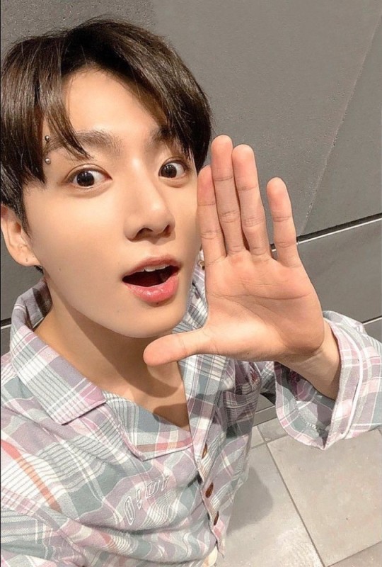 Создать мем: прическа чонгука, чонгук, jungkook selca