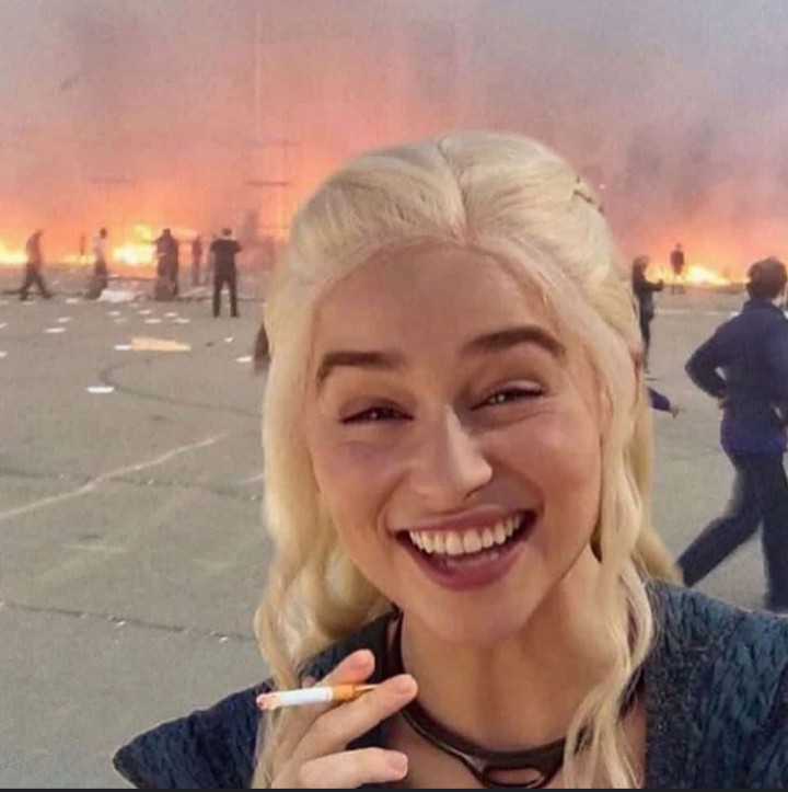 Create meme: daenerys Targaryen , Emilia Clarke daenerys, Emilia Clarke as daenerys Targaryen