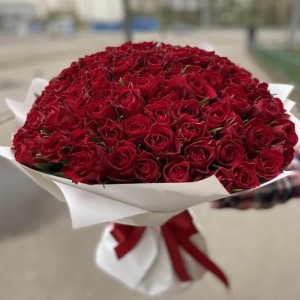 Создать мем: букет 101 роза, красные розы букет, букет из 101 розы