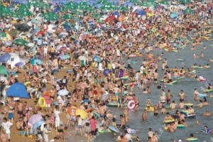 Create meme: China beach pictures funny, Chinese beaches in season photos, beach in China, many people photo