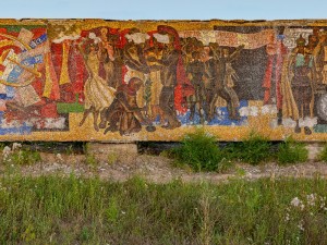 Создать мем: стела-панно радость труда тольятти, советская мозаика, мозаичное панно