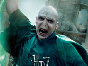 Create meme: Voldemort casts a spell, Volan de mort