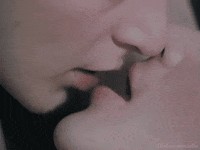 Создать мем: нежный поцелуй, страстные поцелуи, целоваться в губы с языком