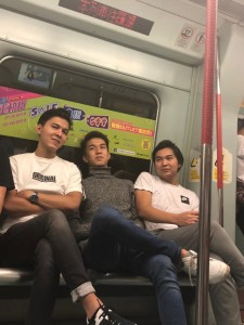 Создать мем: мигранты в метро, subway, сингапур метро