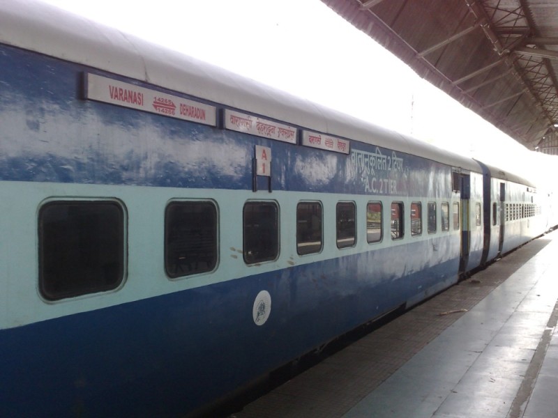 Создать мем: dehradun express, train, пассажирский поезд