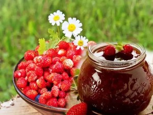 Create meme: jam from forest strawberry five minutes, jam from wild strawberries photos, Wallpapers strawberry jam
