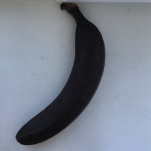 Создать мем: банан, некрасивые черные бананы два, чёрный банан ме