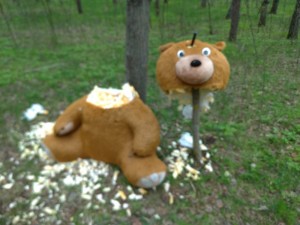 Создать мем: мягкая игрушка медведь, садовая фигура "медведь", медведь игрушка