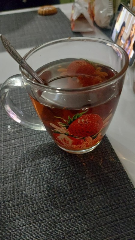 Create meme: strawberry tea, strawberry tea, tea with berries