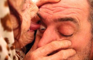Создать мем: глаза бабушки, человек, плачущие старики