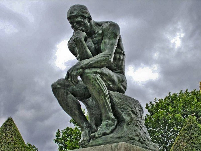 Создать мем: статуя родена мыслитель об лоб, мыслитель, скульптура мыслитель микеланджело