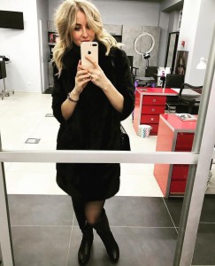Создать мем: вероника борисова россия москва, анна хилькевич черное платье со спущенными плечами, selfie