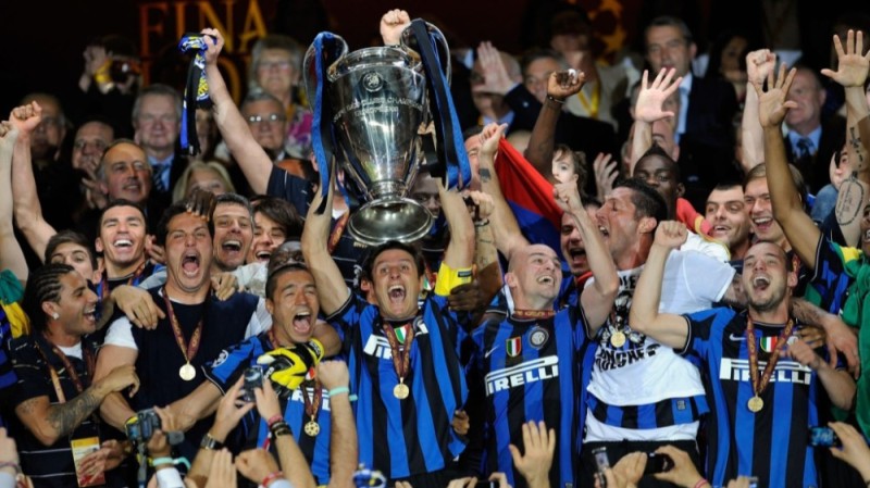 Create meme: Jose Mourinho , FC Internazionale Milan, Italy with the Champions League Cup, inter finals of the LCH 2010