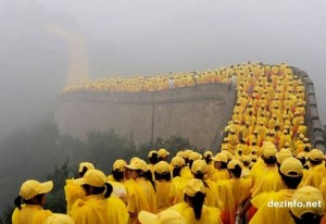 Create meme: the great wall of China, queue funny pictures, procession of Buddhist monks