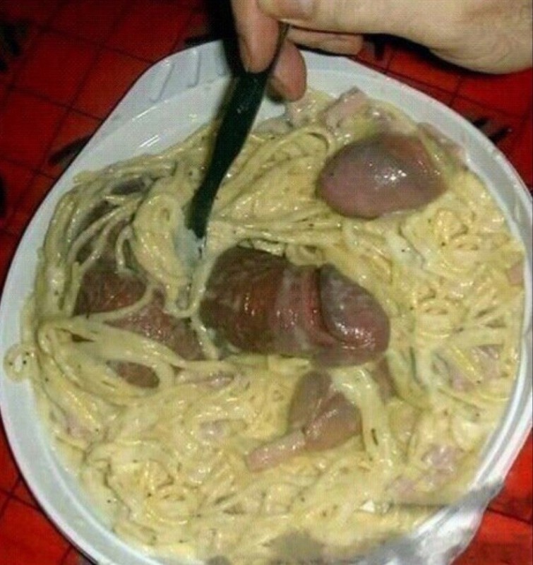 Создать мем: сосиска со спагетти внутри
