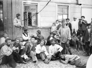 Создать мем: 1915 год геноцид армян езидов, нижегородские босяки в фотографиях максима, хитров рынок в москве
