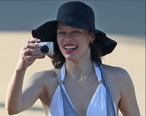 Создать мем: milla jovovich bikinili, милла йовович zasveti, милла йовович бикини