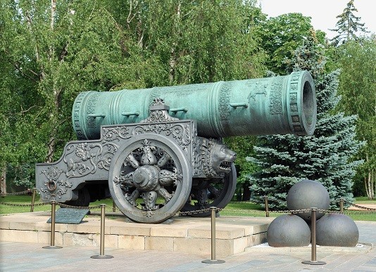 Создать мем: царь пушка санкт-петербург, памятник царь пушка в москве, памятник царь пушка