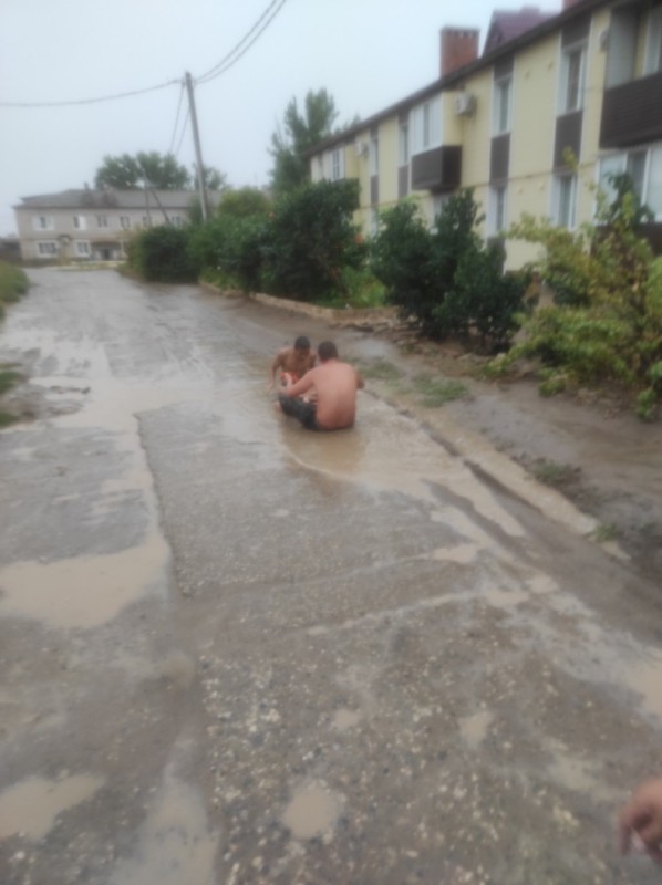 Создать мем: после дождя, ливень, 2018 затопление хадыженск