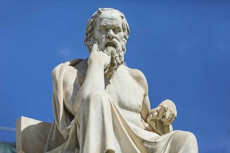 Создать мем: статуя сократа в афинах, статуя сократа, философ
