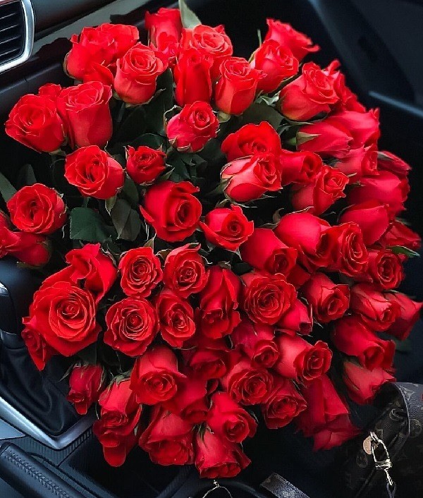 Create meme: flowers in the car, bouquet of rose flowers, flowers roses 