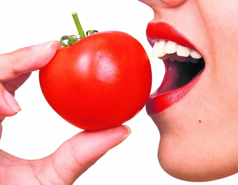 Создать мем: польза помидоров для организма, томат помидор, полезные свойства помидора