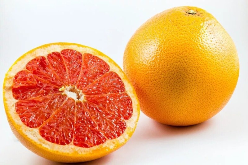 Создать мем: грейпфрут на белом фоне, апельсин грейпфрут помело, фрукты грейпфрут