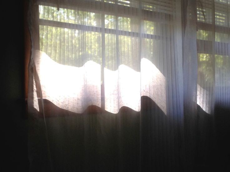 Создать мем: солнцезащитные шторы, шторы для окон, окно