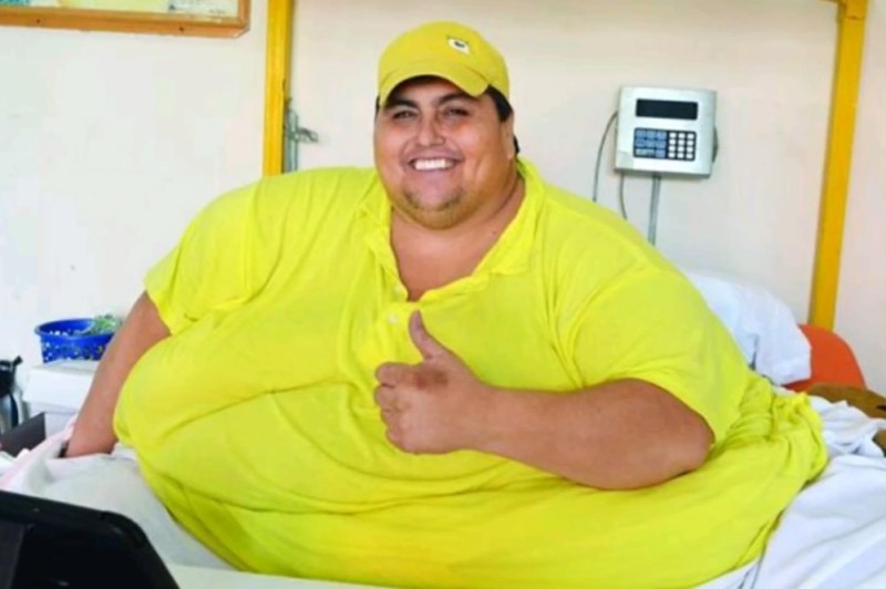 Создать мем: человек который весит 550кг, хуан педро франко 600 кг, толстый человек в мире