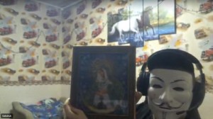 Создать мем: маска, фото в квартире, анонимус