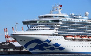 Создать мем: лайнер, круизный лайнер diamond princess владивосток, круизный лайнер