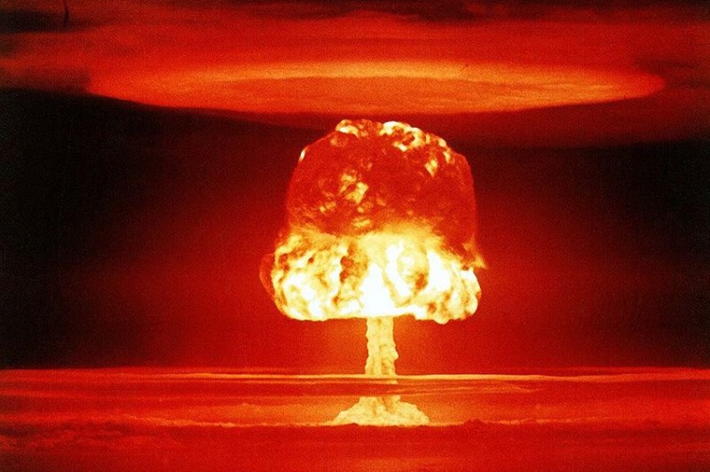 Создать мем: ядерный взрыв кастл браво, гриб ядерного взрыва, ядерная бомба взрыв
