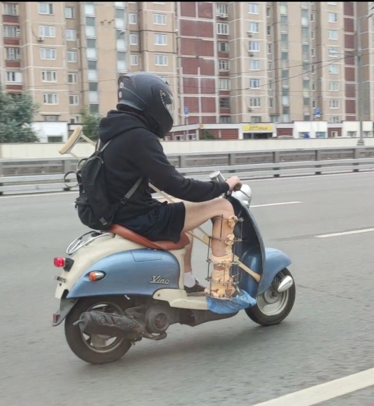 Создать мем: ноги, scooter bike, мотоцикл