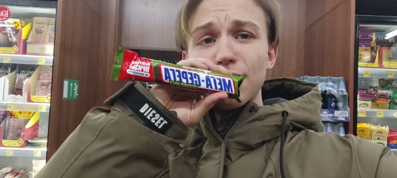 Создать мем: snickers арахисовый крем, шоколадный батончик snickers лесной орех 81 г, батончик сникерс