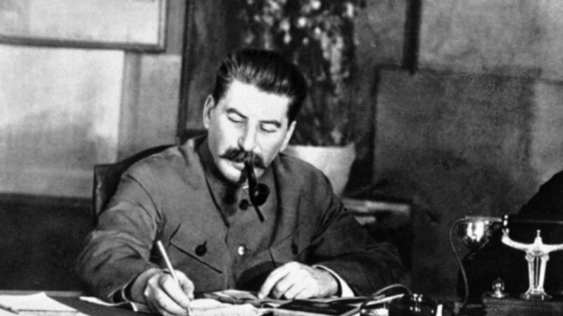 Создать мем: сталин и вомбат, товарищ сталин, сталин начало