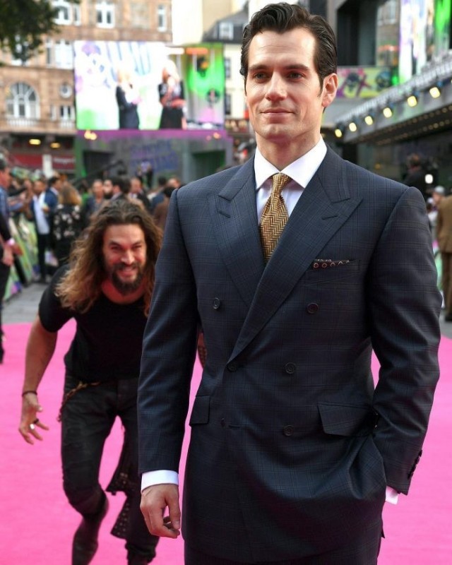 Create meme: Henry Cavill, Henry Cavill and Jason momoa meme, Henry Cavill and Jason momoa