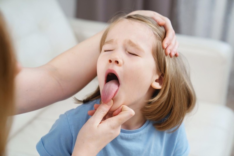 Create meme: angina in children, angina in children symptoms and treatment, viral sore throat