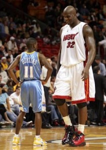 Create meme: Shaquille o'neal and Chinese basketball player, o'neal basketball player, basketball players nba