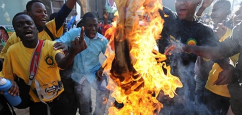 Создать мем: сомали, protests in south africa, протест