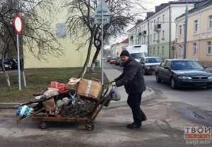 Создать мем: одесская, украл металлолом, улица