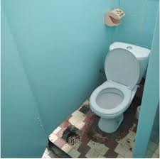 Создать мем: туалет в школе, худший туалет, туалет