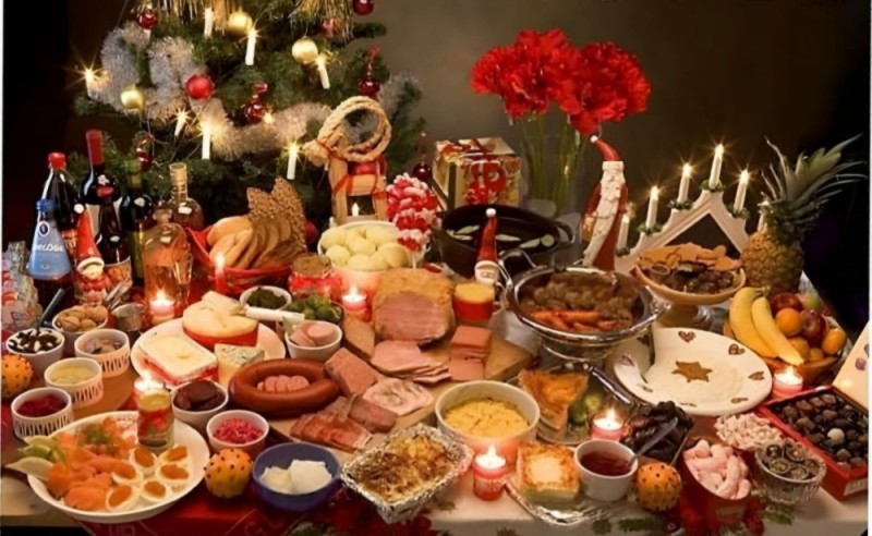 Create meme: festive table for the new year, Christmas table , New Year's table recipes